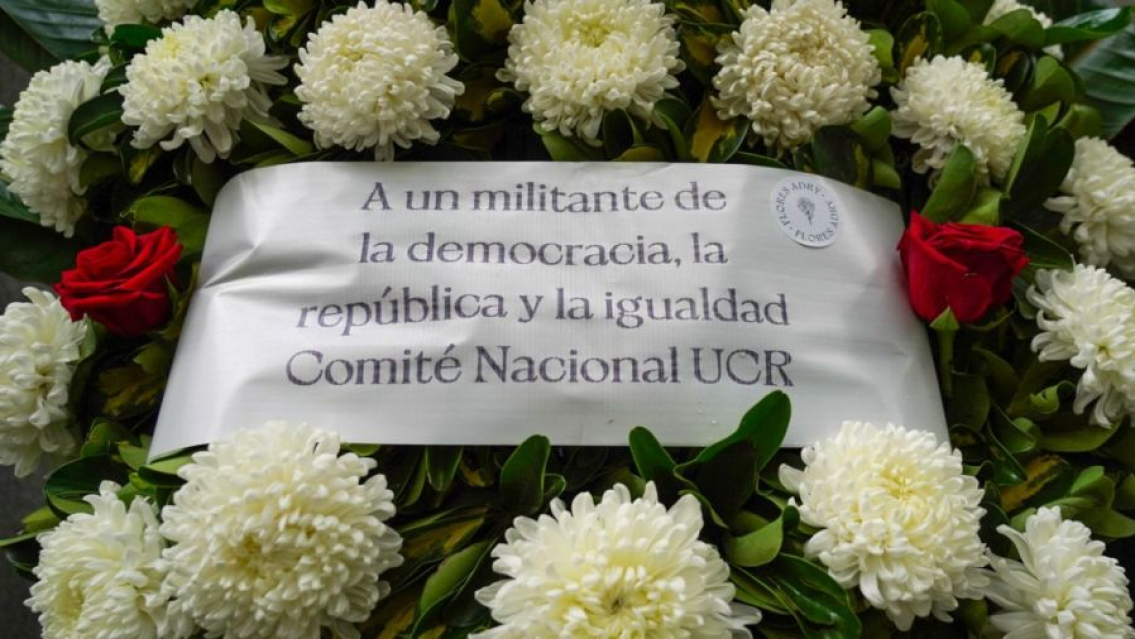 Estremecedor: la corona de flores que le dejaron a Luis Brandoni en su velorio