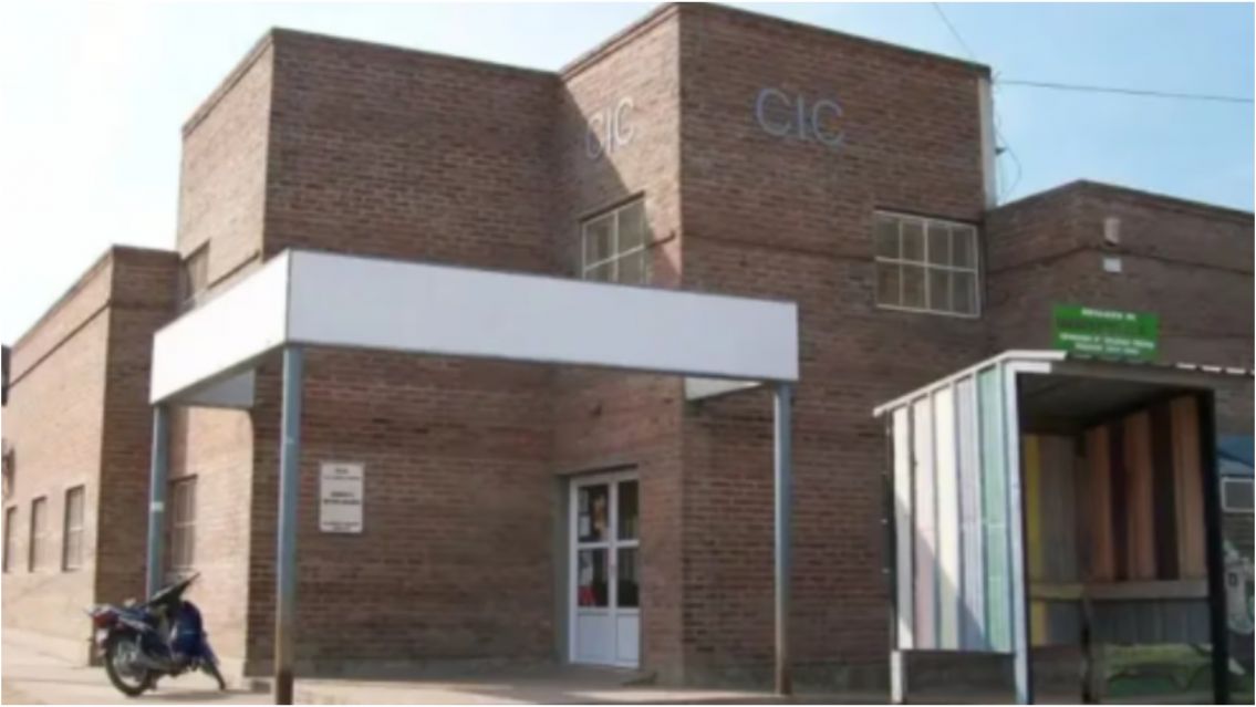 Entró con una cadena al aula y desató el terror: 9 compañeros heridos