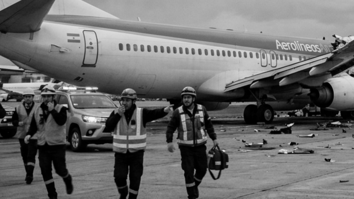 Impactante choque de aviones en Chile: uno de Aerolíneas Argentinas y otro de LATAM