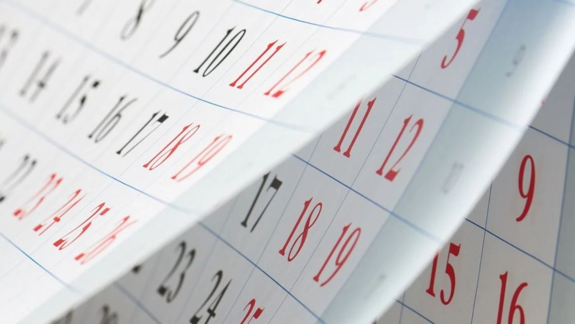 ¿Hay feriado este viernes? Se confirmó un asueto para el 24 de abril: a quiénes alcanza.