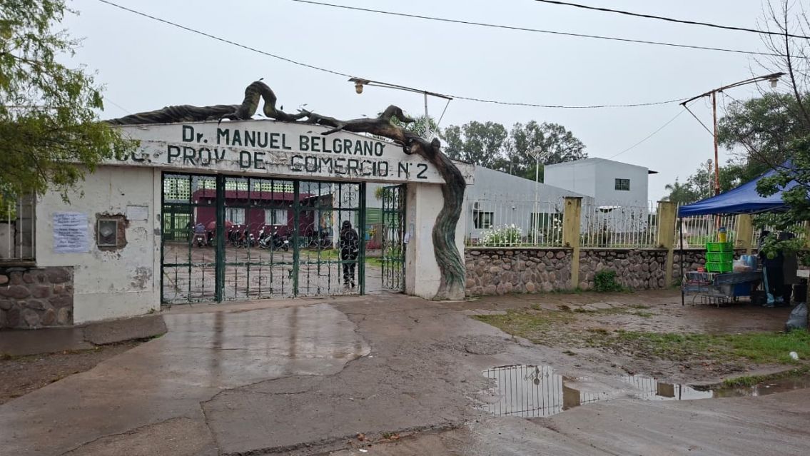 Celulares bajo control y alerta en escuelas de Jujuy tras amenazas