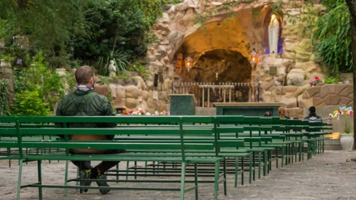 Fueron al santuario a agradecer por su hija y les robaron $3.000.000 del tratamiento