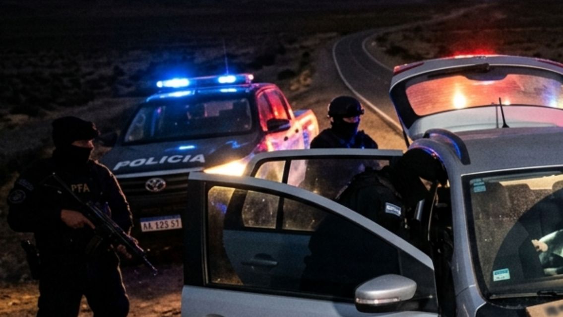 Frenaron un auto que ven�a de Jujuy y encontraron casi 40 kilos de coca�na: el detalle que lo delat�