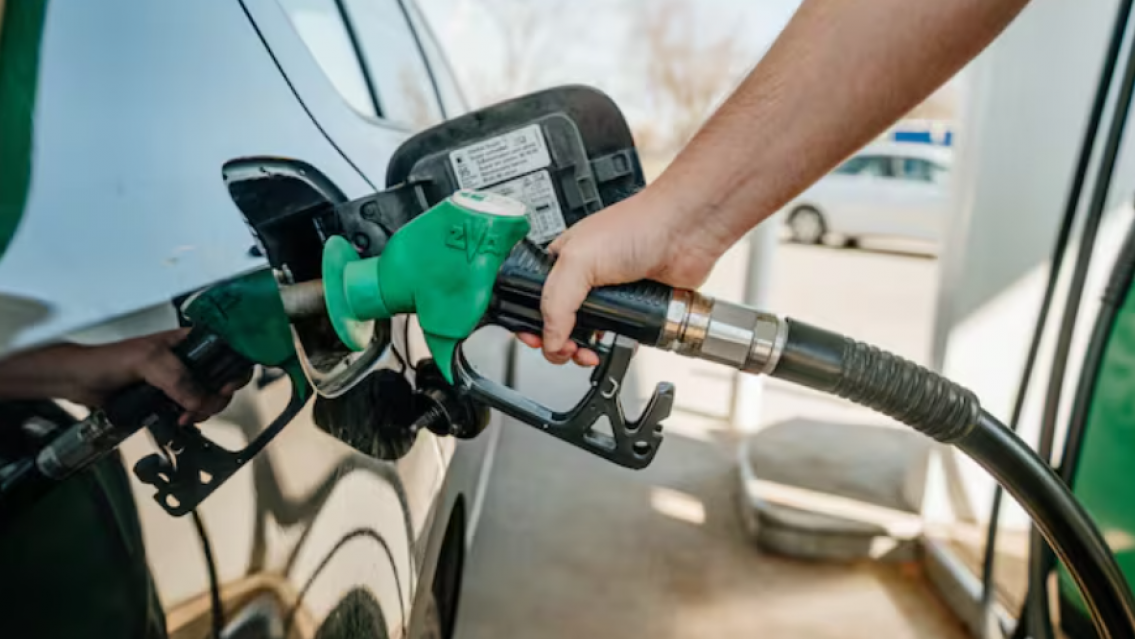 Sube la nafta desde mayo: aplican un nuevo impuesto y anticipan m�s aumentos