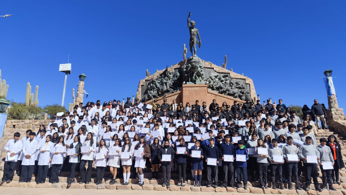 Emoci�n pura: juje�itos prometieron lealtad a la Constituci�n en Humahuaca