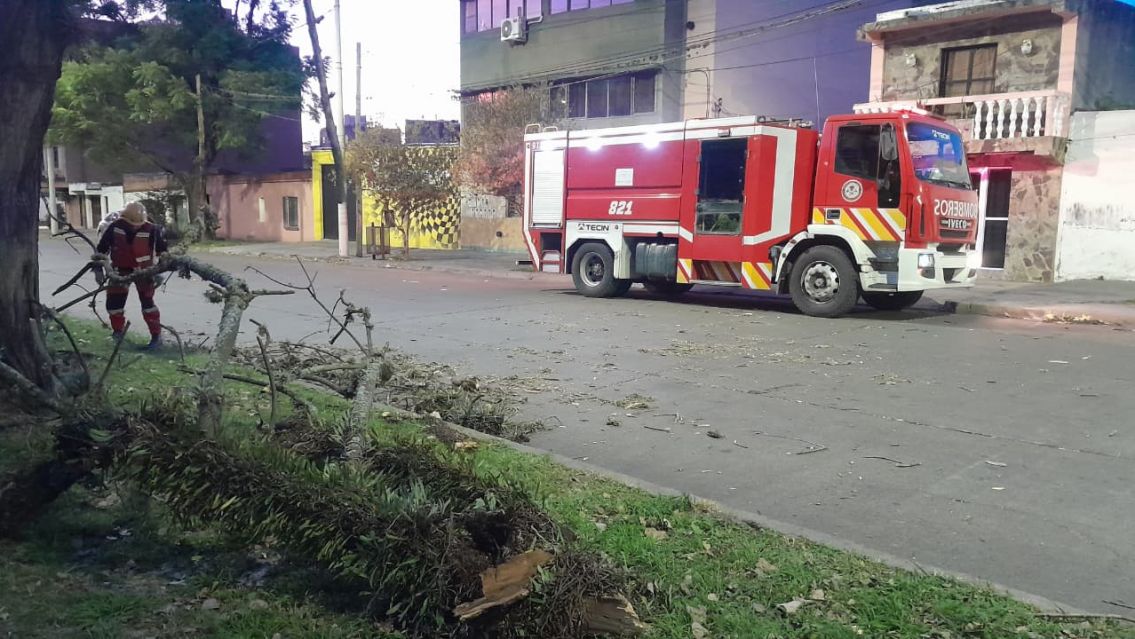 El viento provoc� destrozos en Jujuy: una mujer herida y graves da�os en varios barrios