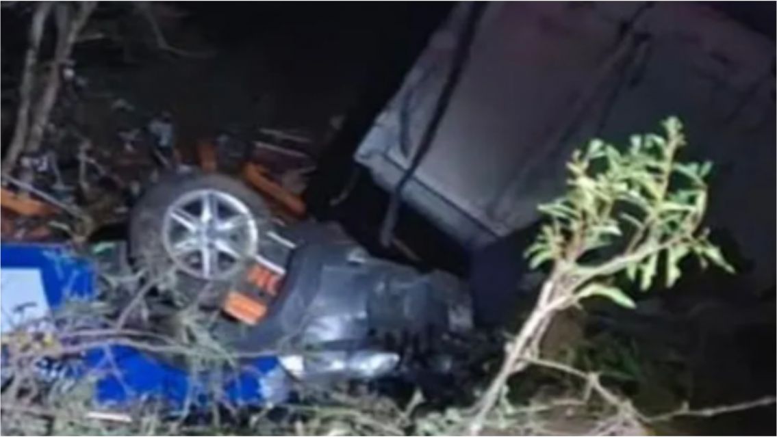 Caos total: cami�n choc� patrulleros y un colectivo en plena ruta