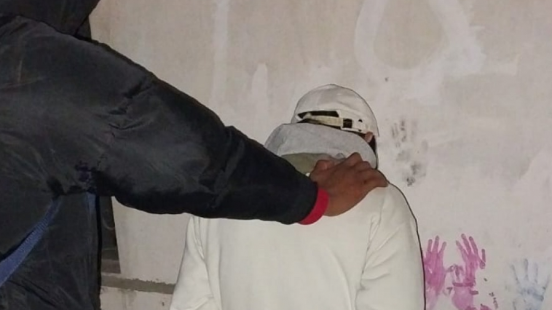 Intent� escapar de la Polic�a en Palpal� y descubrieron que estaba acusado de un robo