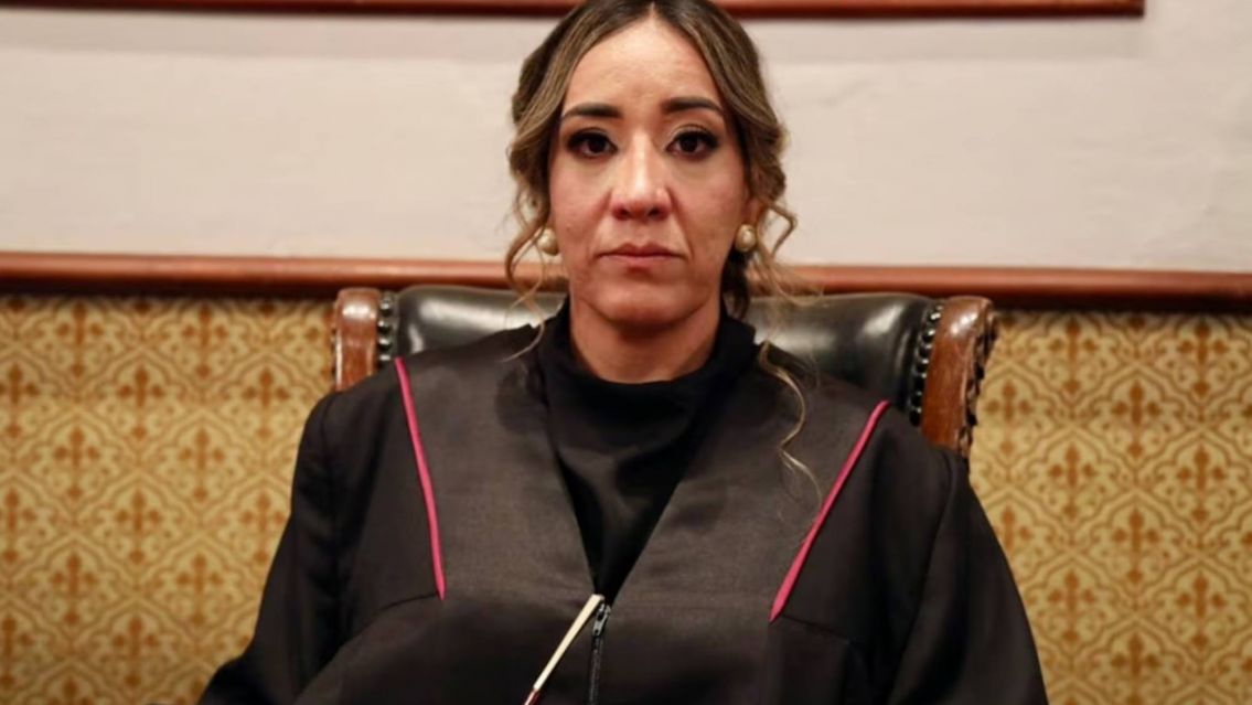 Muri� una jueza tras cubrir a su hijo de un ataque de abejas: conmoci�n total