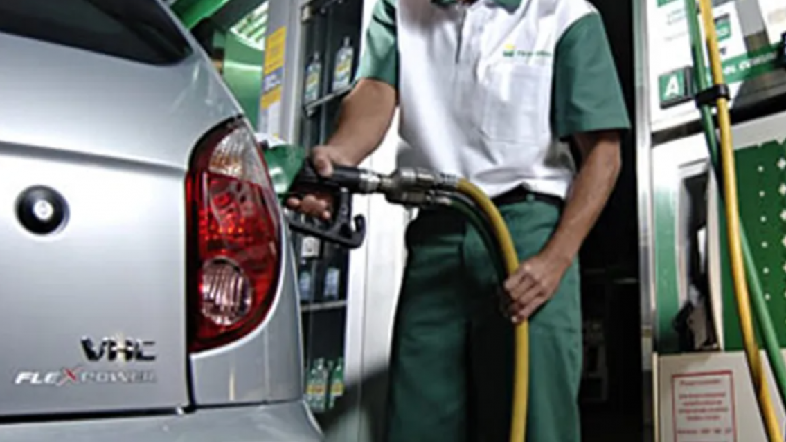 El plan de Milei para revolucionar las estaciones de servicio y que hará ahorrar unos mangos