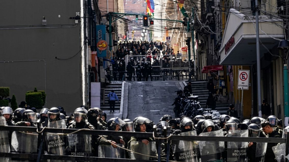 Quinto día de bloqueos en Bolivia: qué crisis está pasando en el país vecino