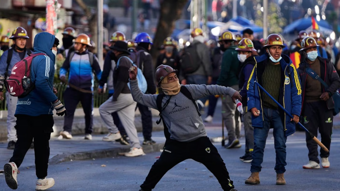 Dura crisis en Bolivia: exigen la renuncia del presidente y hay incidentes en La Paz
