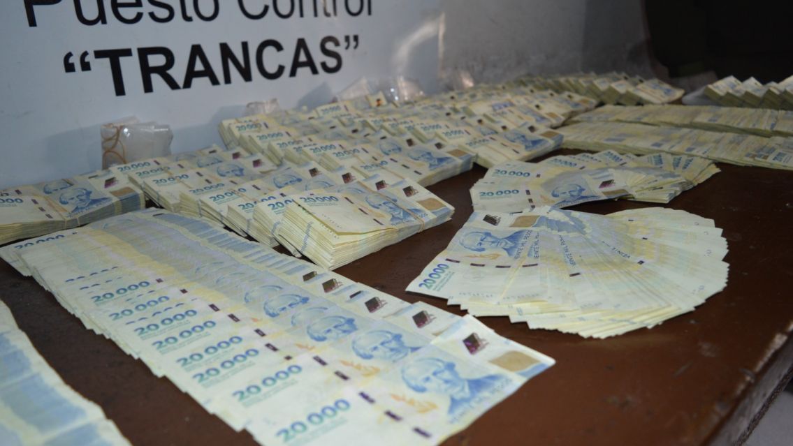 Sali� de Salta lleno de "billetes" y no ten�a como justificarlos: casi $160 millones