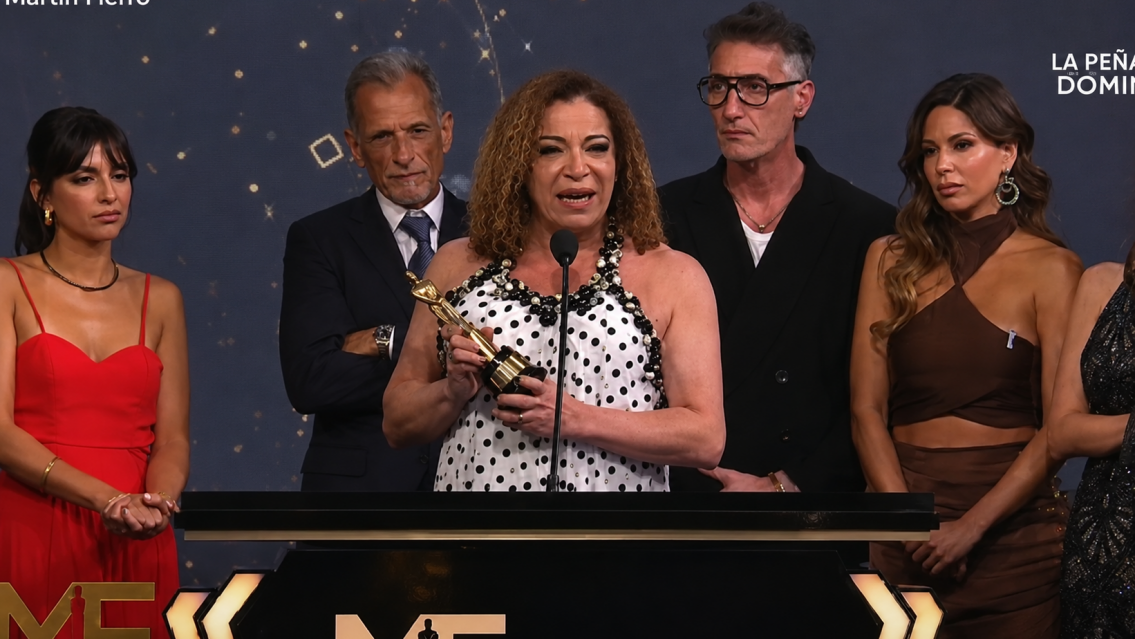 Lizy Tagliani sali� con todo contra Viviana Canosa y la destroz� en plena premiaci�n