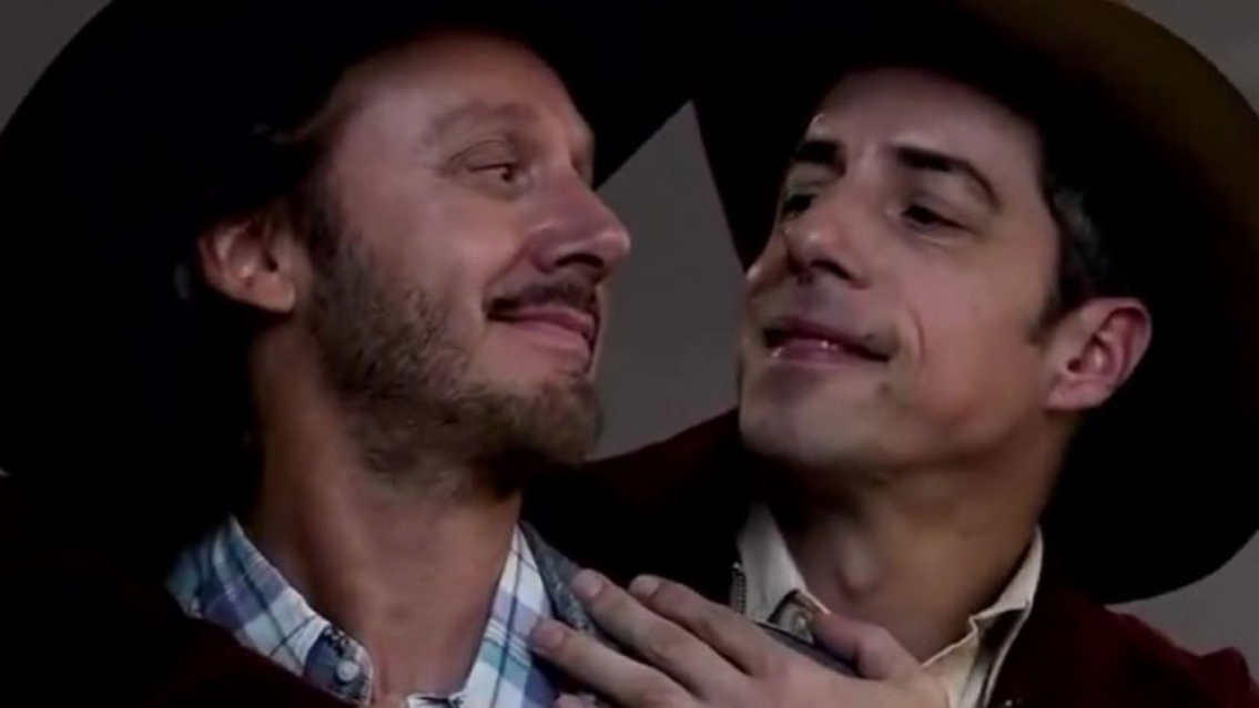 Fueron a la puerta del teatro a gritarle a Benjamín Vicuña por "Secreto en la montaña"