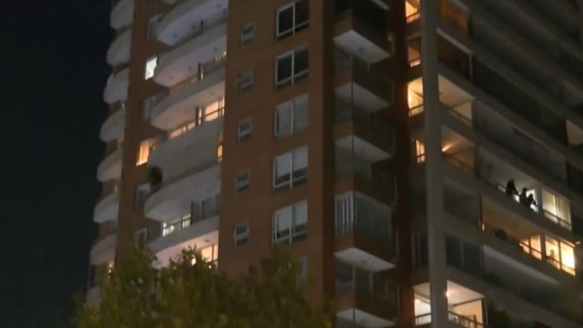 Angustia total por la nenita que cayó de un piso 11 mientras estaba al cuidado de su padre