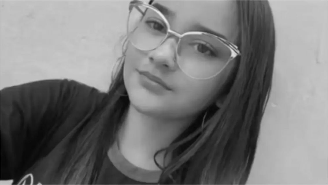 [QEPD] Muri� una adolescente mientras se estaba planchando el pelo
