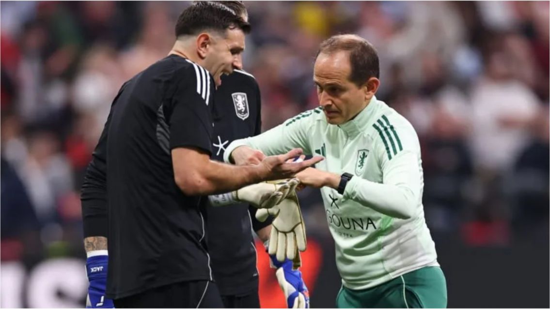 El Dibu Mart�nez jug� lesionado una final y ahora preocupa a Argentina