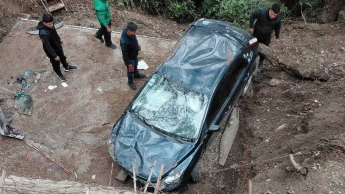 Accidente en Jujuy: perdió el control de su auto y cayó a un barranco en Alto La Viña
