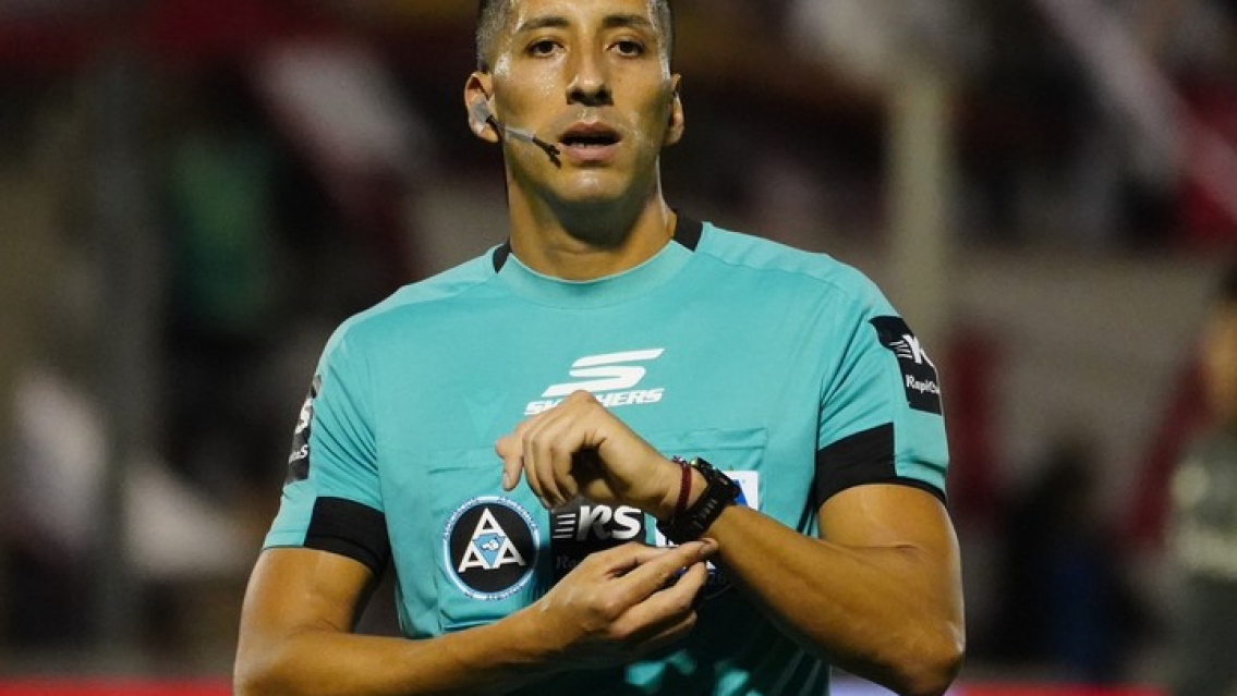 "Fallos pol�micos en partidos importantes": la pica por el �rbitro de la final Belgrano-River