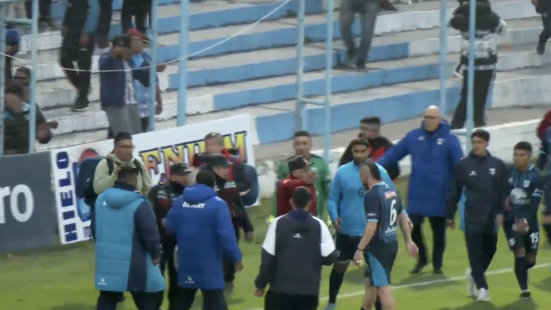 Verg�enza: polic�a salte�o invit� a pelear a un jugador del Lobo Juje�o