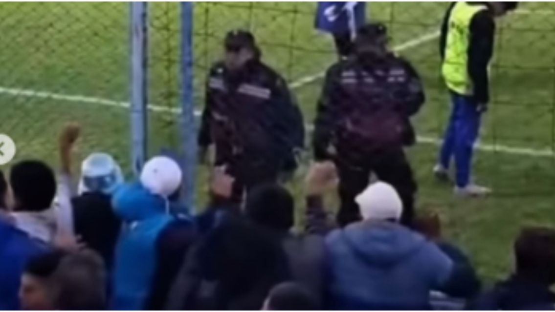 Polic�a salte�o escupi� a los hinchas del Lobo y despert� la furia de los hinchas