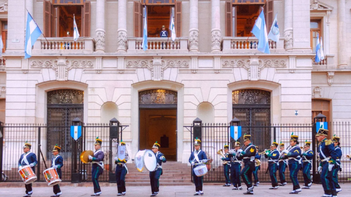 Miles de personas colmaron Plaza Belgrano en la Vigilia Patria de Jujuy