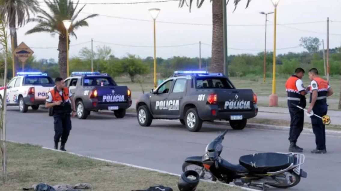 Norteño chocó un gato en la moto y murió: tragedia total