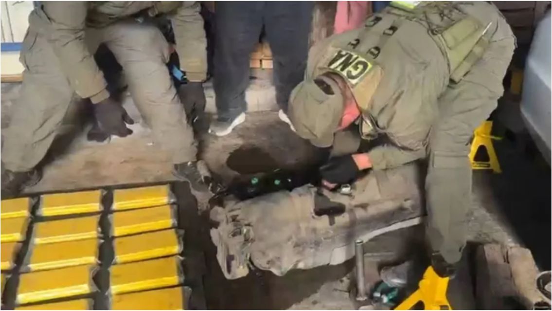 Cay� una pareja juje�a con m�s de 25 kilos de "merluza"  escondidos en el auto
