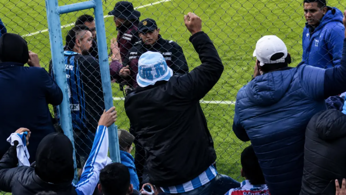 Investigan de oficio a polic�as salte�os por abusos contra los hinchas del Lobo juje�o