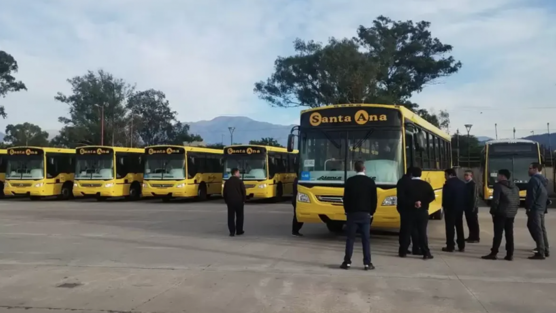 Denuncian que la empresa Santa Anta los echó por pedir el sueldo de UTA