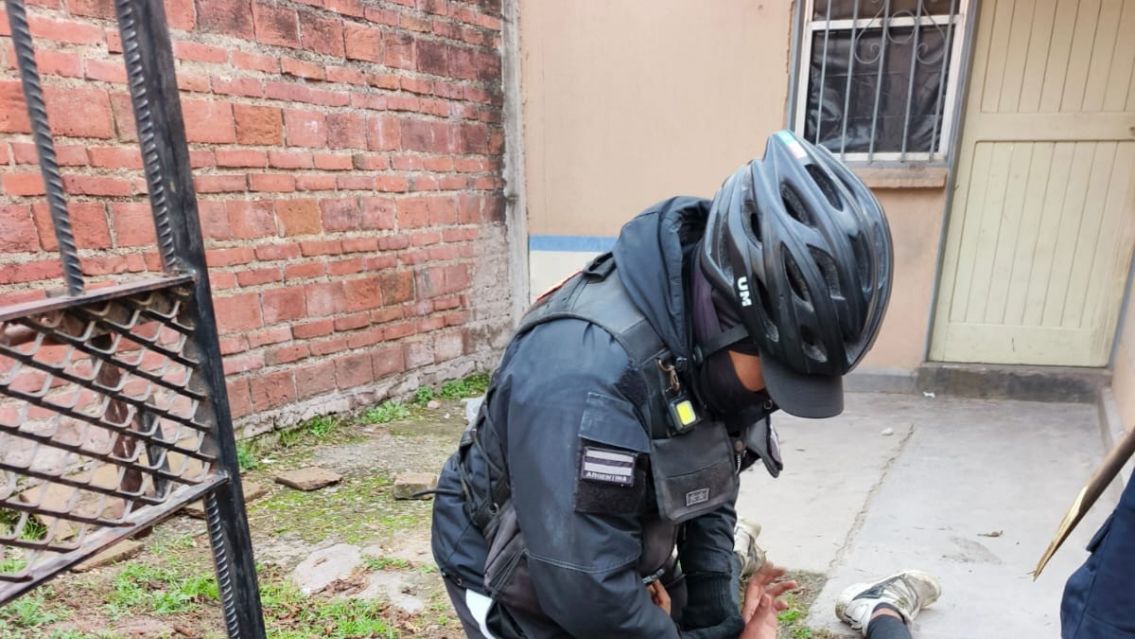 Ladr�n juje�o se hizo el malo con los polic�as: "tengo derechos loco"