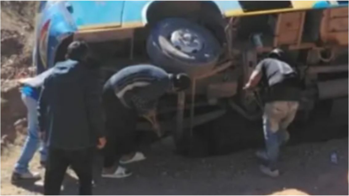 Terrible vuelco en una ruta norte�a: un colectivo termin� dado vuelta