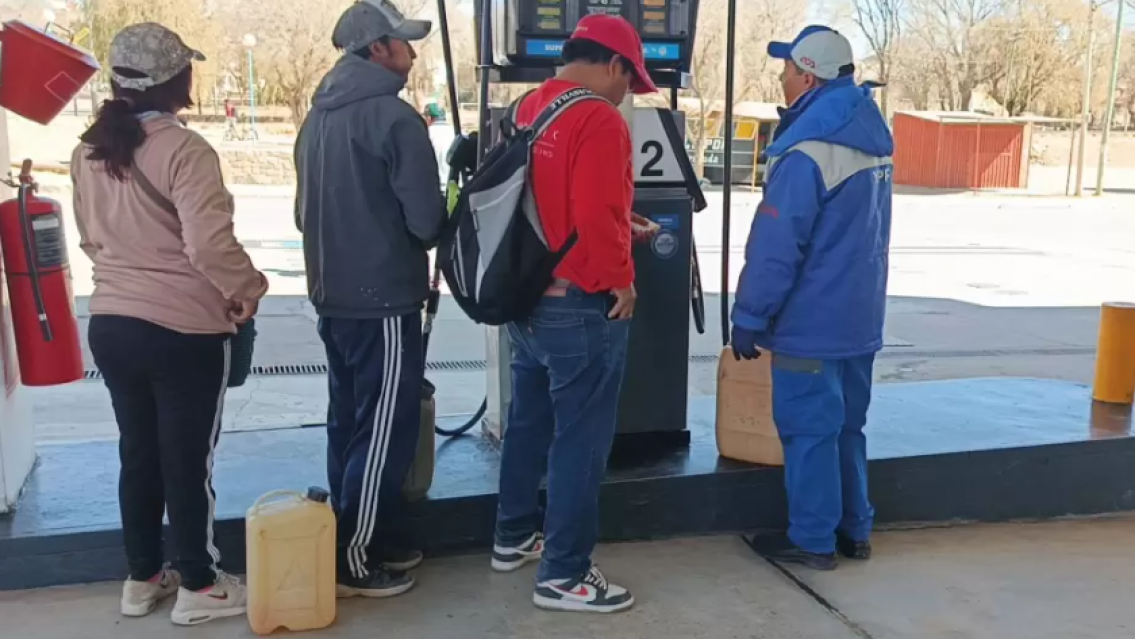 "Se llevan la nafta a Bolivia": la crisis de combustible ya golpea fuerte en La Quiaca