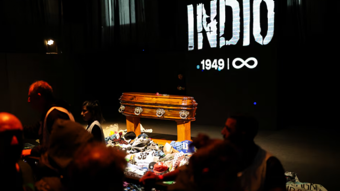 Una multitud despidió al Indio Solari y terminó el histórico velatorio en Avellaneda