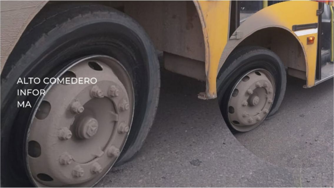 Susto en Jujuy: explot� la rueda de un colectivo en pleno recorrido por ruta 9