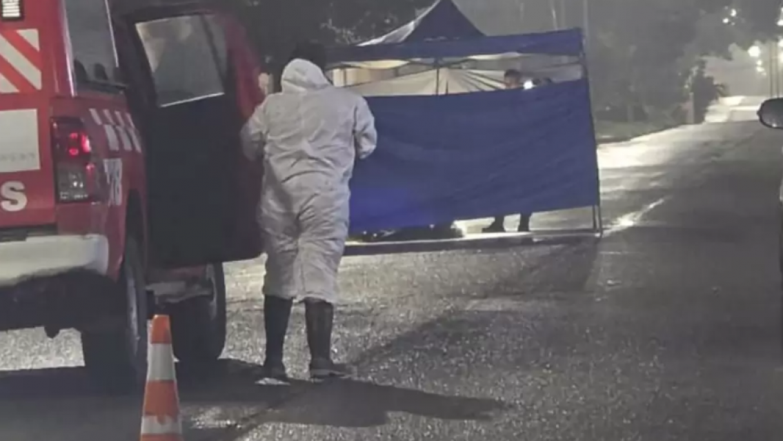 Adolescente juje�o sac� el auto y atropell� a un abuelito: el se�or muri� en la calle
