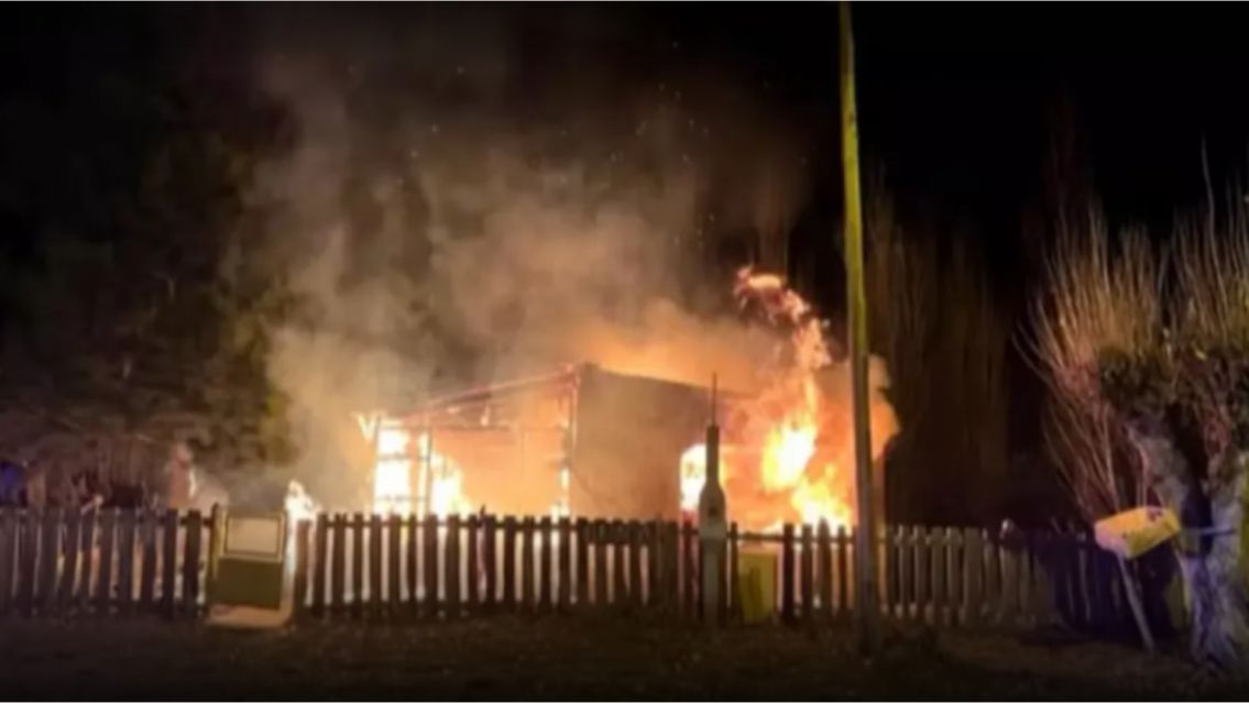 Le incendiaron la casa al abuelo de un intendente y apuntan contra un exempleado municipal