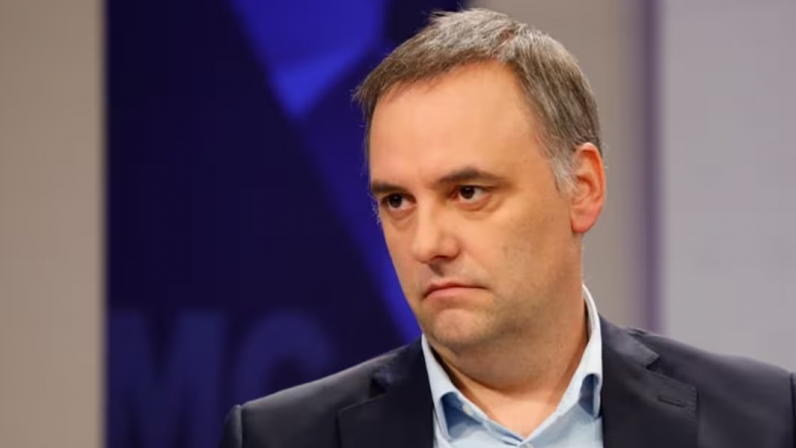 En medio de la investigaci�n judicial, Adorni corrigi� sus declaraciones juradas
