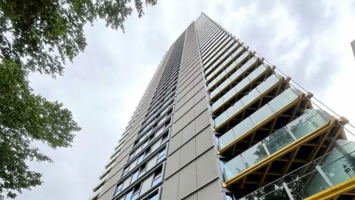 Conmoción total: una familia murió tras caer desde el piso 36 de una torre