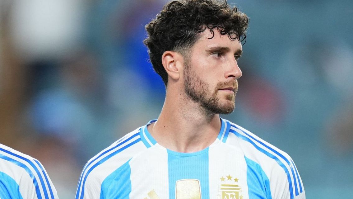 Scaloni meti� un cambio impensado: Senesi se suma a la lista para el Mundial 2026
