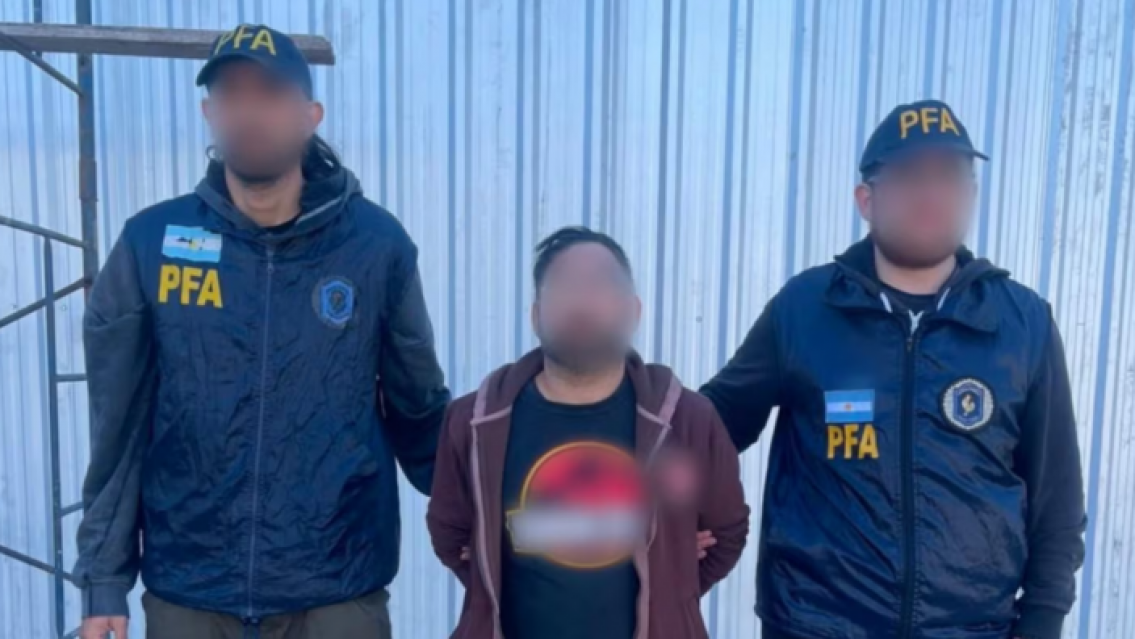 Asqueroso l�der umbanda les hac�a lo peor a una familia integrada por mujeres