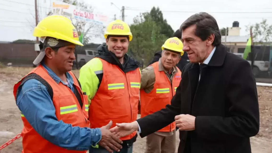 Mega construcción de un complejo de 45 departamentos en El Carmen
