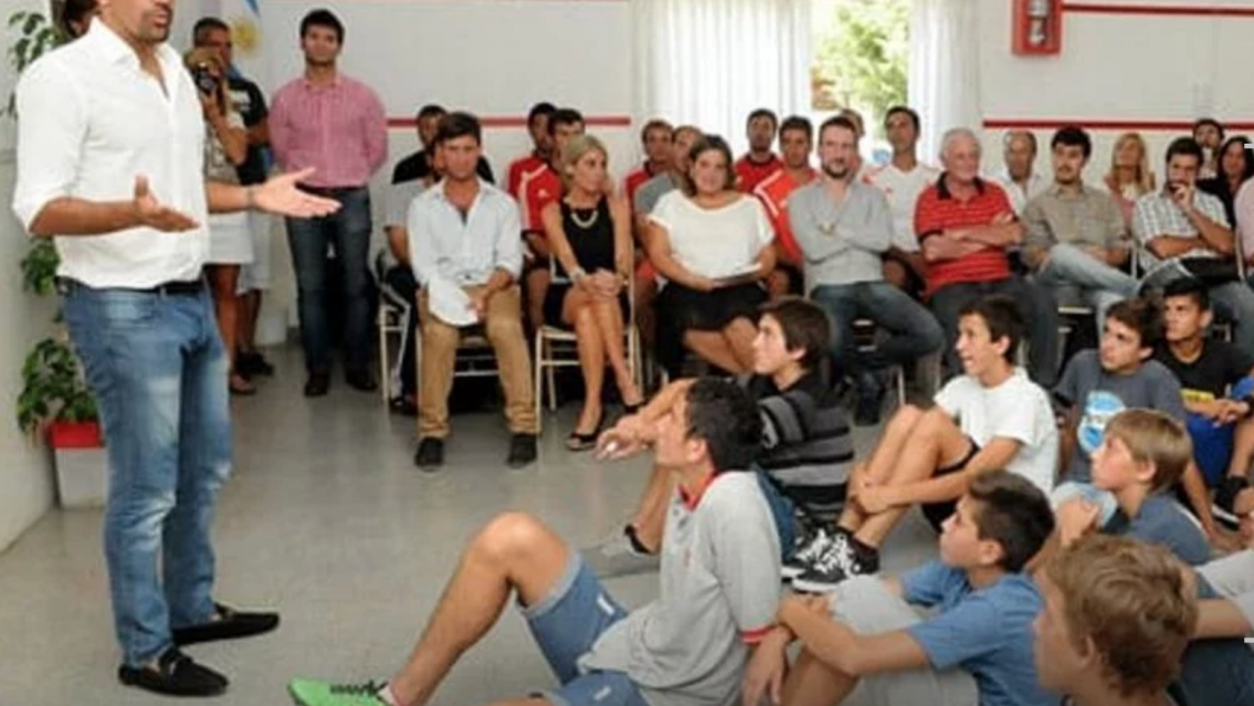 "El que no estudia no juega": la regla de La Brujita Ver�n en Estudiantes