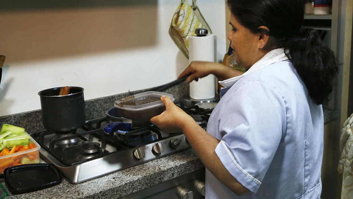 Nuevo aumento para empleadas domésticas en septiembre: cuánto cobrarán