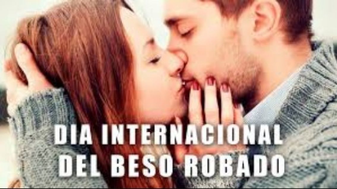 El 'D�a del beso robado', una antigua tradici�n que ya no es bien vista en el mundo