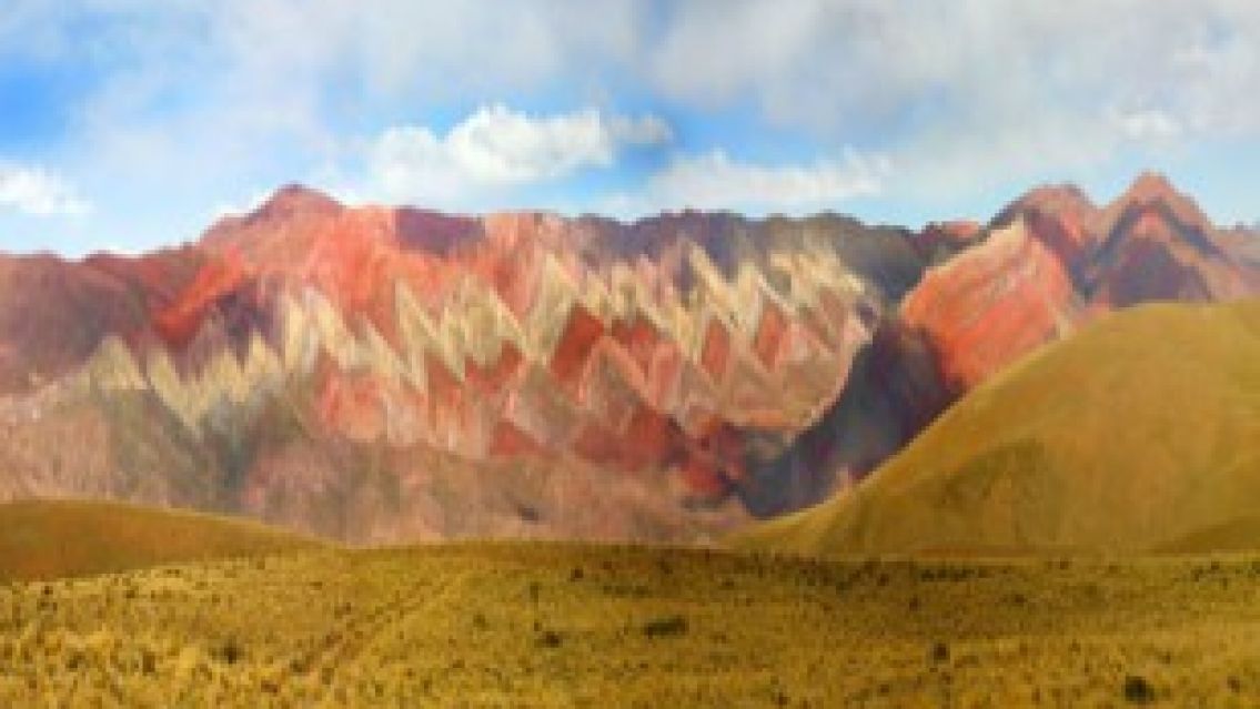 El Hornocal, nevado y con 14 colores, deslumbró a los turistas