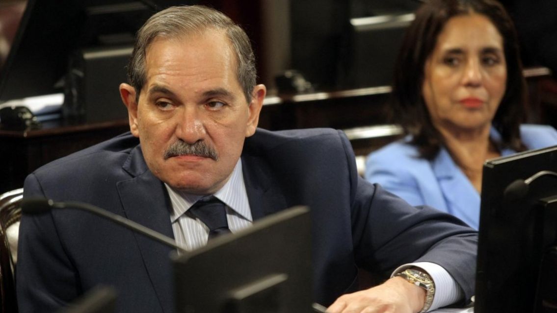Alperovich se va del Senado tras la denuncia por violaci�n: seguir� con fueros