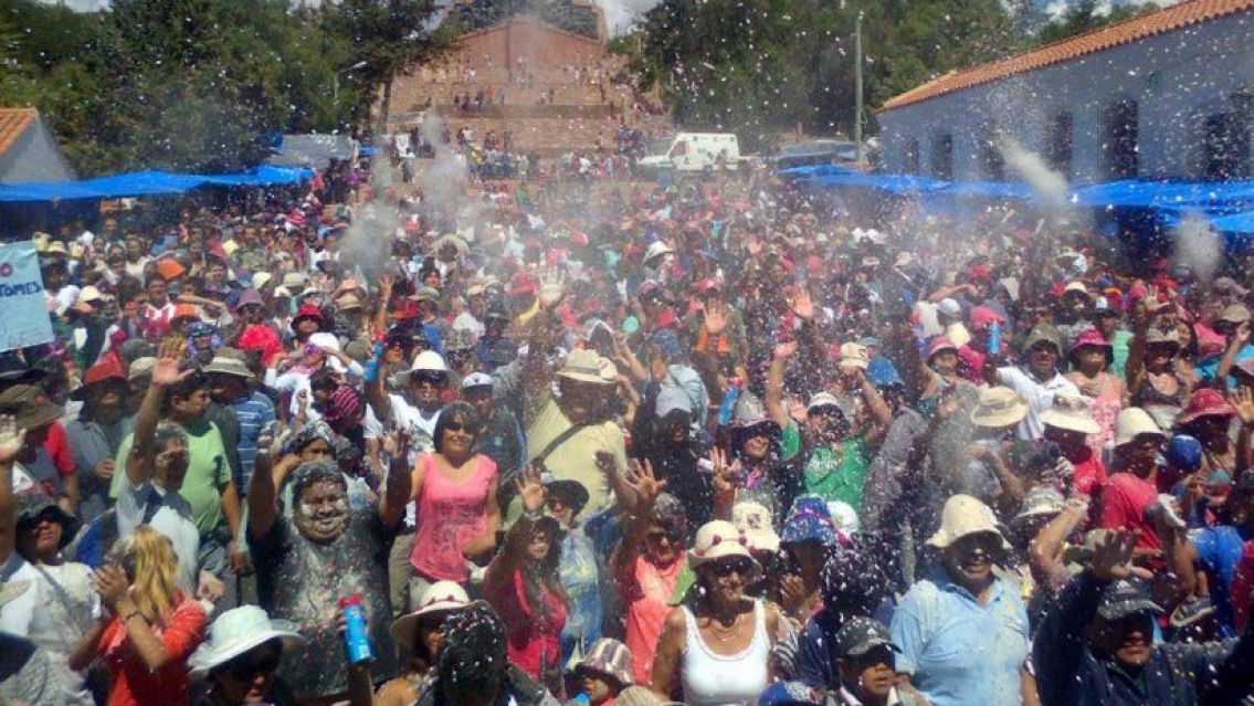 Juje�o quiso ir a ver a su "chongo" en el carnaval de Humahuaca y volvi� llorando