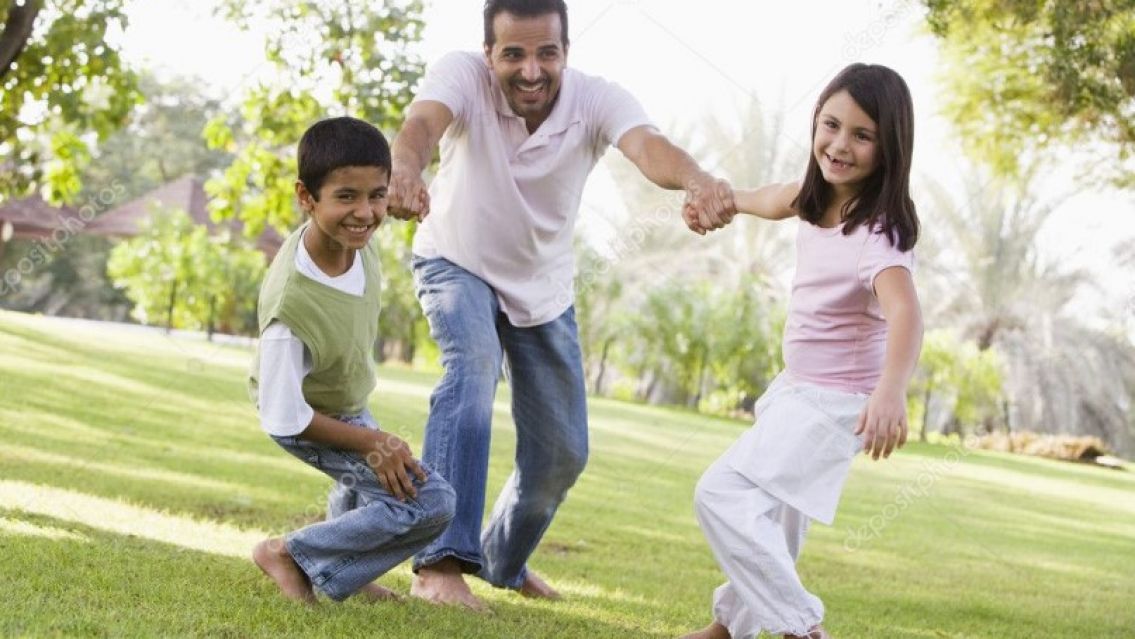 Dar a tus hijos experiencias en vez de juguetes aumenta su inteligencia